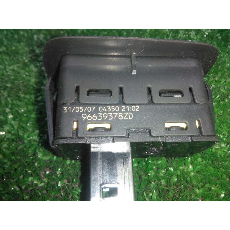 Recambio de mando elevalunas trasero derecho para citroën c4 picasso 2.0 hdi fap cat (rhr / dw10bted4) referencia OEM IAM 966393