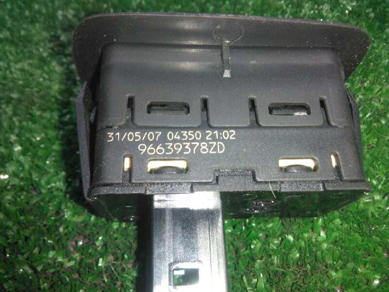 Recambio de mando elevalunas trasero derecho para citroën c4 picasso 2.0 hdi fap cat (rhr / dw10bted4) referencia OEM IAM 966393
