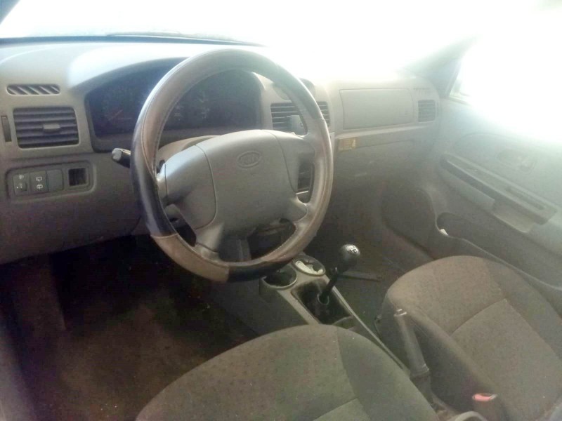 kia rio i hatchback (dc) del año 2004