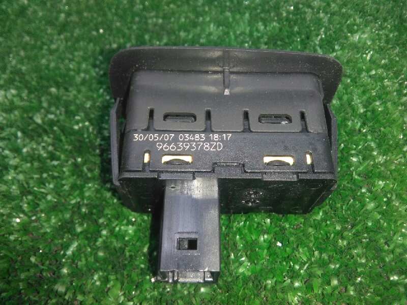 Recambio de mando elevalunas trasero izquierdo para citroën c4 picasso 2.0 hdi fap cat (rhr / dw10bted4) referencia OEM IAM 9663