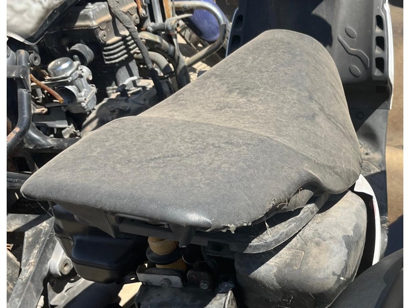 Recambio de asiento moto para peugeot speedfight referencia OEM IAM   