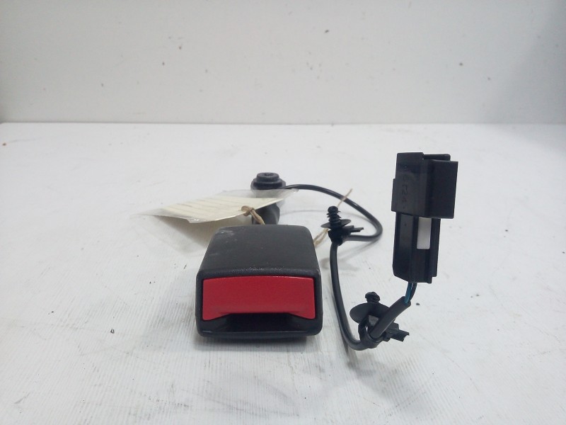 Recambio de enganche cinturon delantero derecho para opel mokka x 1.4 16v turbo referencia OEM IAM 95131545  2.PINES