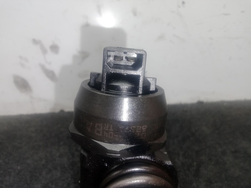 Recambio de inyector para seat leon (1p1) 1.9 tdi referencia OEM IAM 0414720215 2 PINES BOSCH