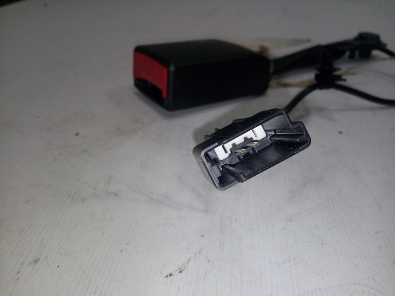 Recambio de enganche cinturon delantero derecho para opel mokka x 1.4 16v turbo referencia OEM IAM 95131545  2.PINES