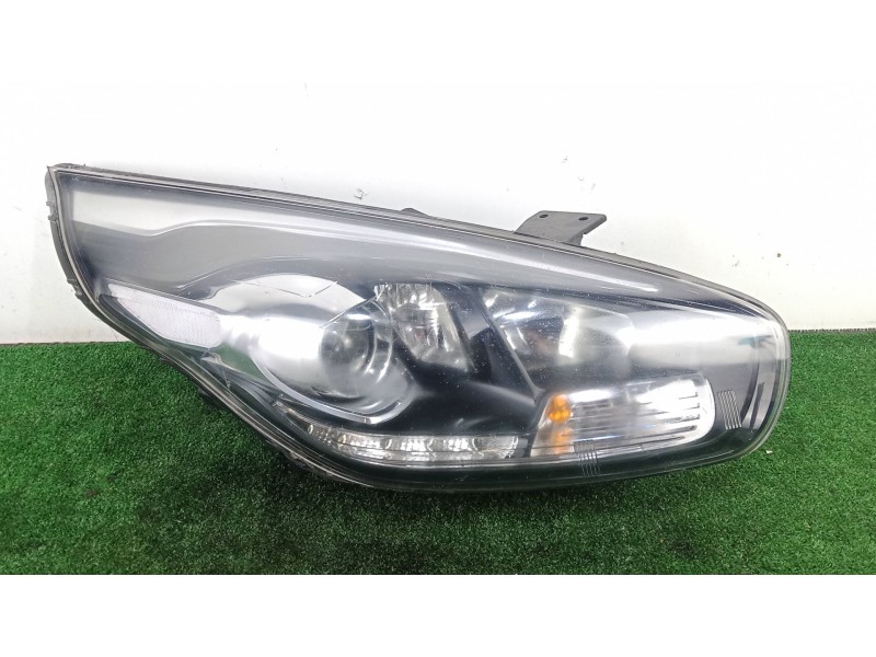 Recambio de faro derecho para kia carens iv 1.7 crdi referencia OEM IAM   