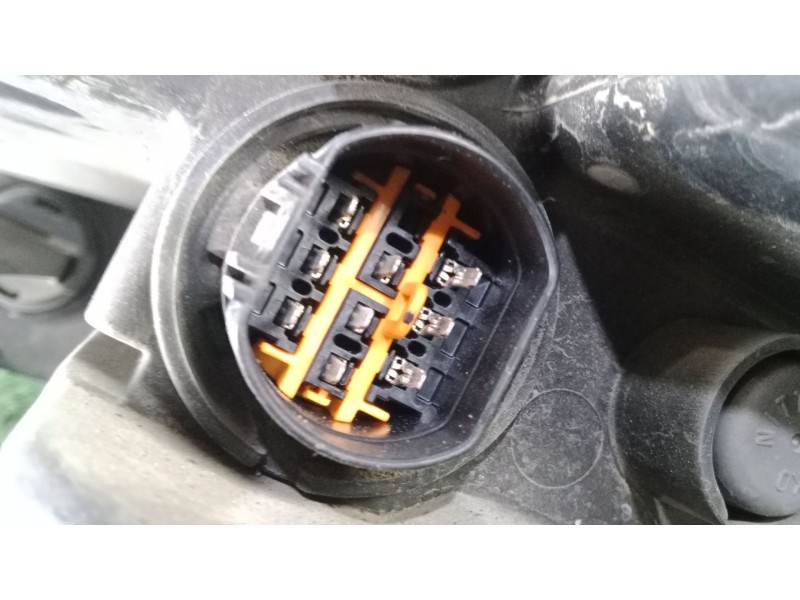 Recambio de faro derecho para kia carens iv 1.7 crdi referencia OEM IAM   