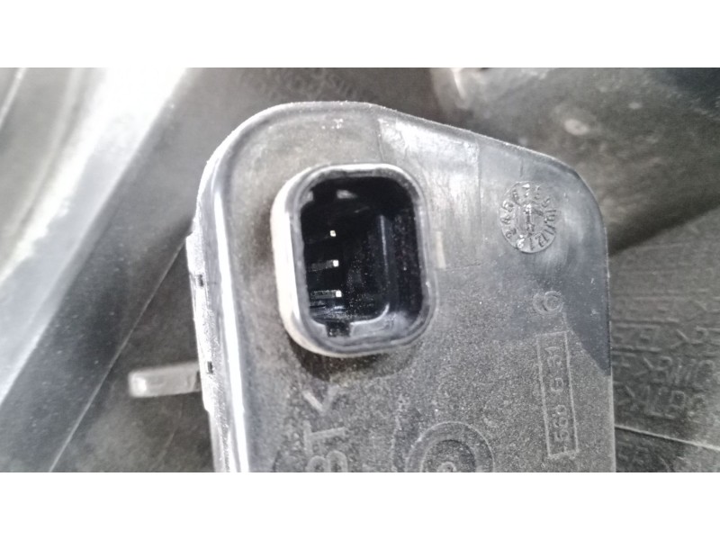 Recambio de faro derecho para kia carens iv 1.7 crdi referencia OEM IAM   
