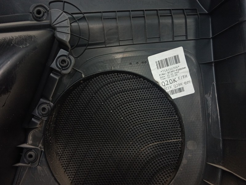 Recambio de guarnecido puerta delantera derecha para kia sportage 1.6 crdi cat referencia OEM IAM 82361F1000WK-82302F1060WK-8238