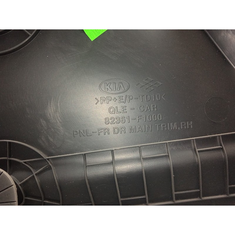 Recambio de guarnecido puerta delantera derecha para kia sportage 1.6 crdi cat referencia OEM IAM 82361F1000WK-82302F1060WK-8238