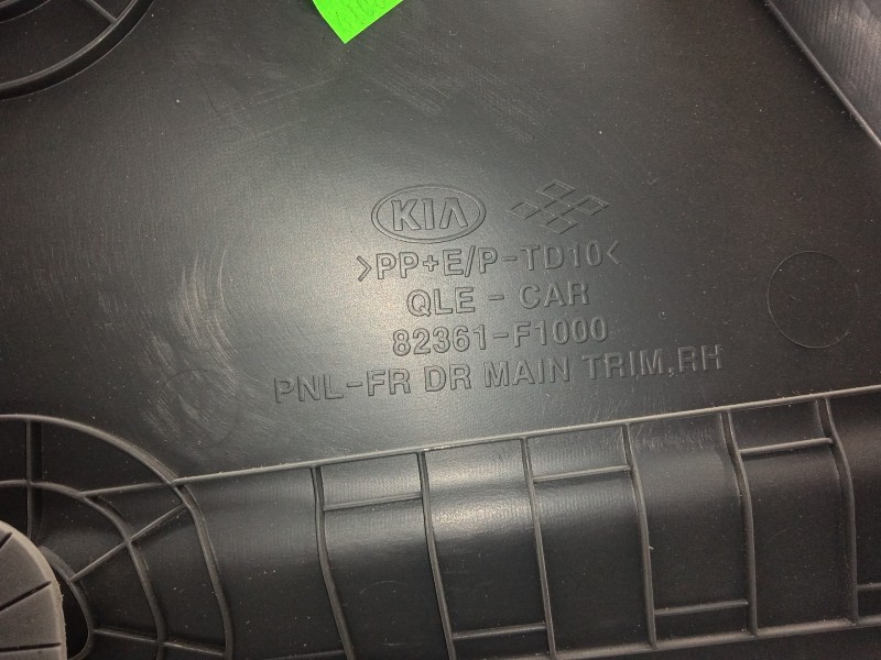Recambio de guarnecido puerta delantera derecha para kia sportage 1.6 crdi cat referencia OEM IAM 82361F1000WK-82302F1060WK-8238