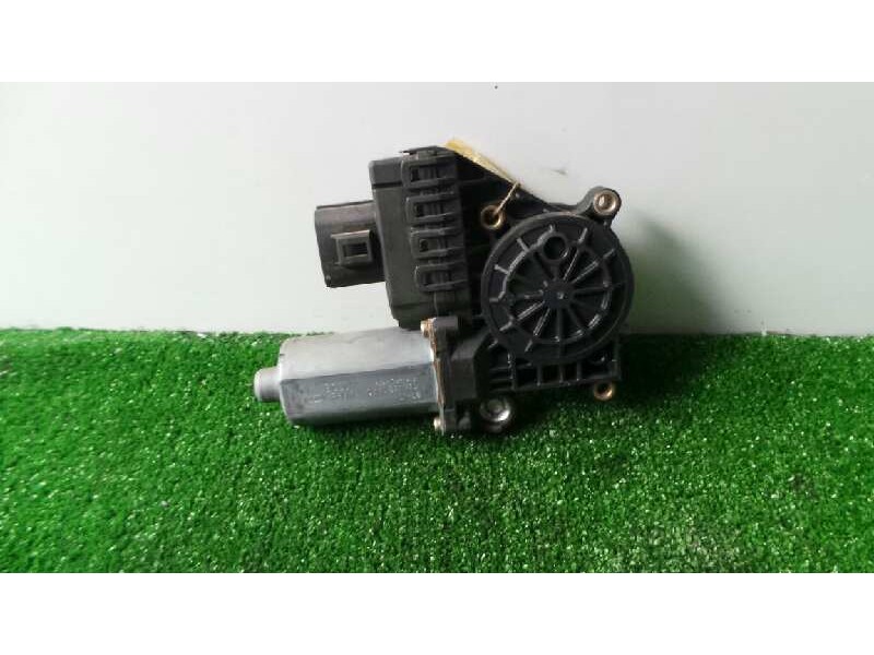 Recambio de motor elevalunas trasero derecho para ford mondeo berlina (ge) 2.0 16v di td cat referencia OEM IAM 0130821772-08000