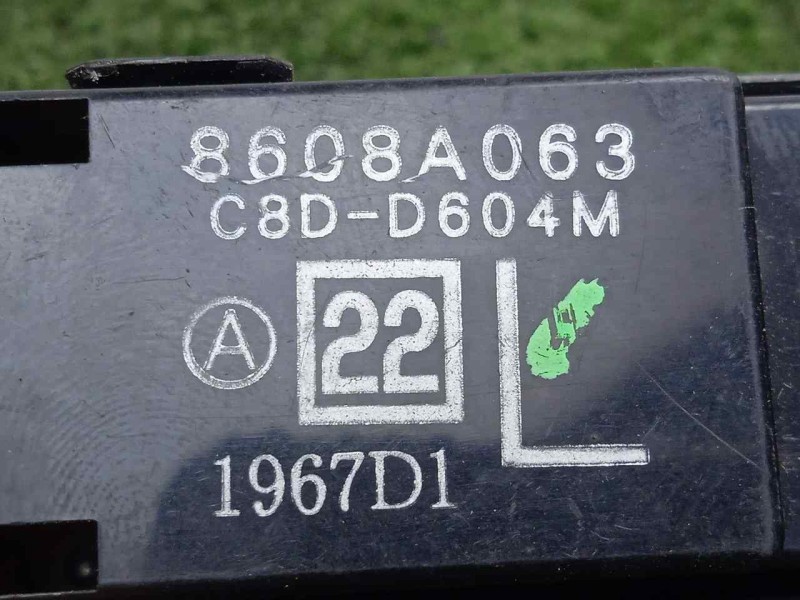 Recambio de mando elevalunas trasero izquierdo para mitsubishi outlander (cw0) 2.0 di-d cat referencia OEM IAM 8608A063-C8DD604M