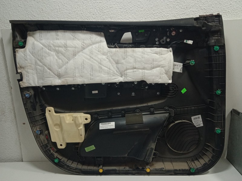 Recambio de guarnecido puerta delantera derecha para kia sportage 1.6 crdi cat referencia OEM IAM 82361F1000WK-82302F1060WK-8238