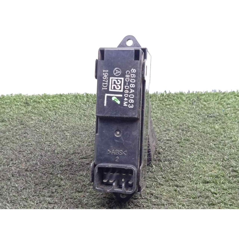 Recambio de mando elevalunas trasero izquierdo para mitsubishi outlander (cw0) 2.0 di-d cat referencia OEM IAM 8608A063-C8DD604M
