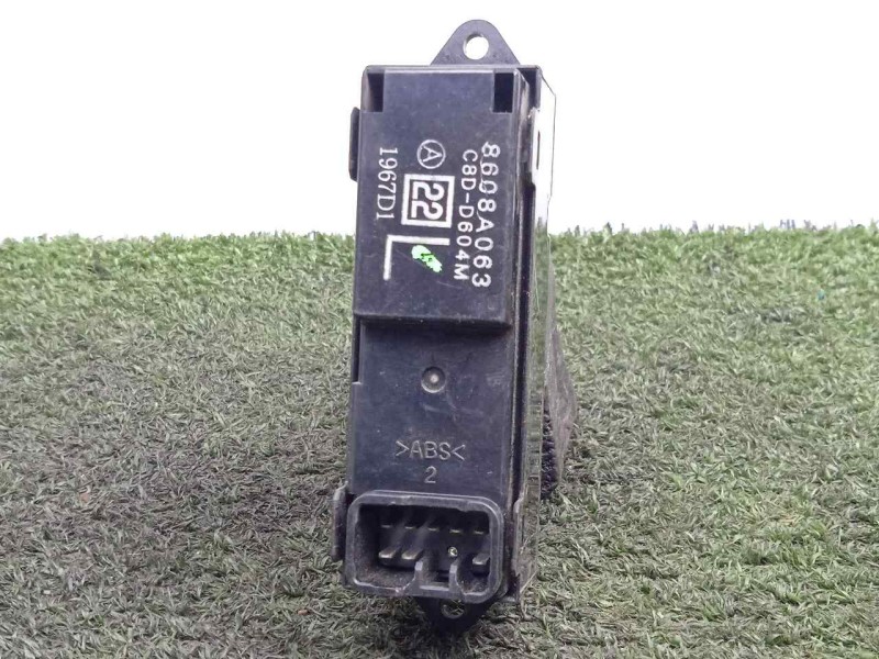 Recambio de mando elevalunas trasero izquierdo para mitsubishi outlander (cw0) 2.0 di-d cat referencia OEM IAM 8608A063-C8DD604M