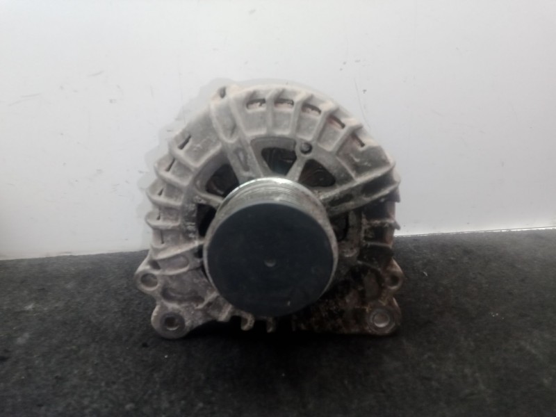 Recambio de alternador para volkswagen polo (6r1) 1.6 tdi referencia OEM IAM 03L903023F 2 PINES VALEO 140
