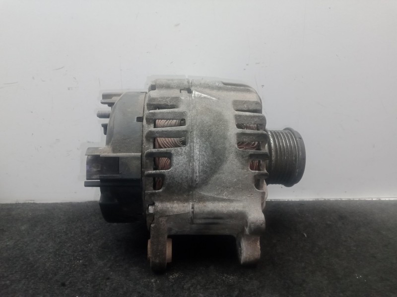 Recambio de alternador para volkswagen polo (6r1) 1.6 tdi referencia OEM IAM 03L903023F 2 PINES VALEO 140