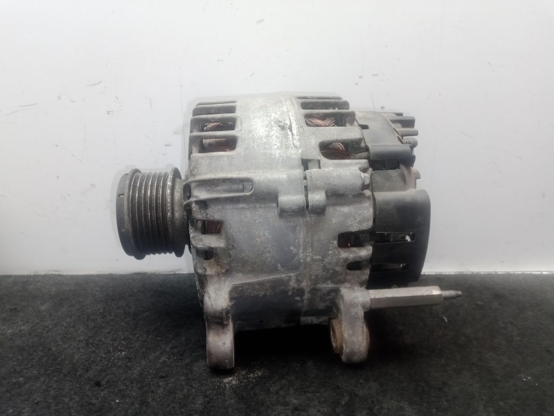 Recambio de alternador para volkswagen polo (6r1) 1.6 tdi referencia OEM IAM 03L903023F 2 PINES VALEO 140