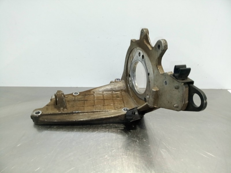 Recambio de soporte bomba inyeccion para peugeot 206 berlina 1.9 diesel referencia OEM IAM 9625176310  