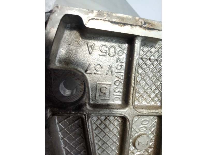 Recambio de soporte bomba inyeccion para peugeot 206 berlina 1.9 diesel referencia OEM IAM 9625176310  