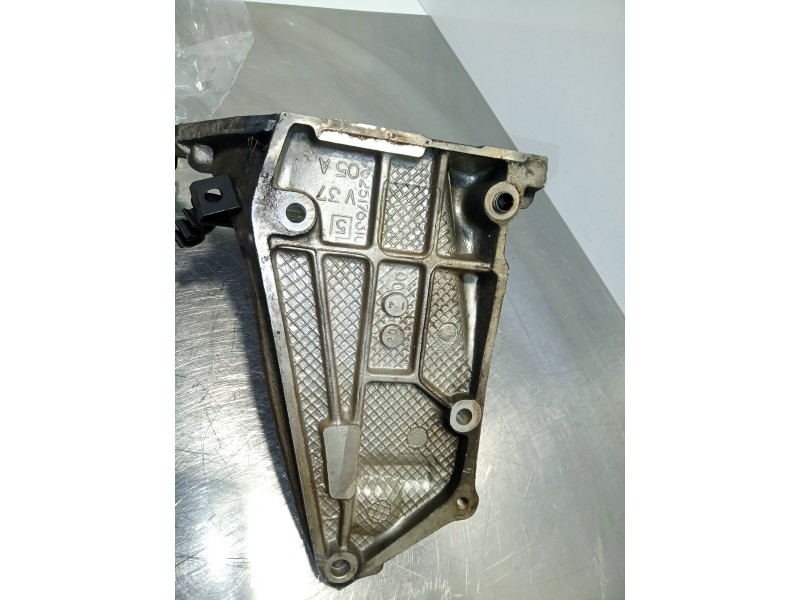Recambio de soporte bomba inyeccion para peugeot 206 berlina 1.9 diesel referencia OEM IAM 9625176310  