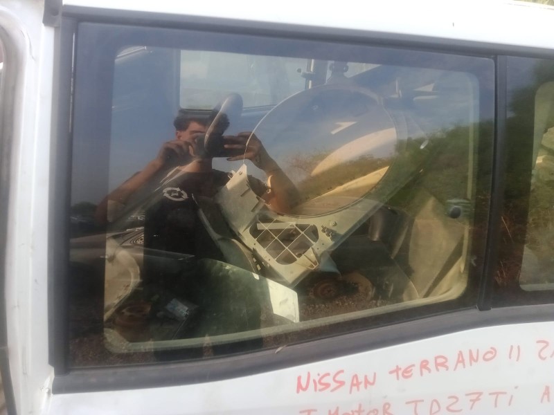 Recambio de luna trasera izquierda para nissan terrano ii (r20) 2.7 tdi 4wd referencia OEM IAM   