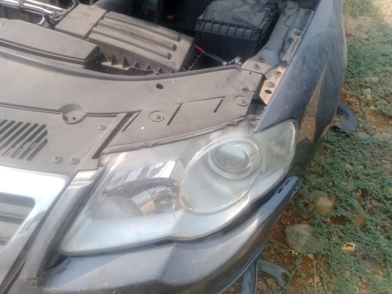 Recambio de faro derecho para volkswagen passat b6 (3c2) 1.9 tdi referencia OEM IAM   