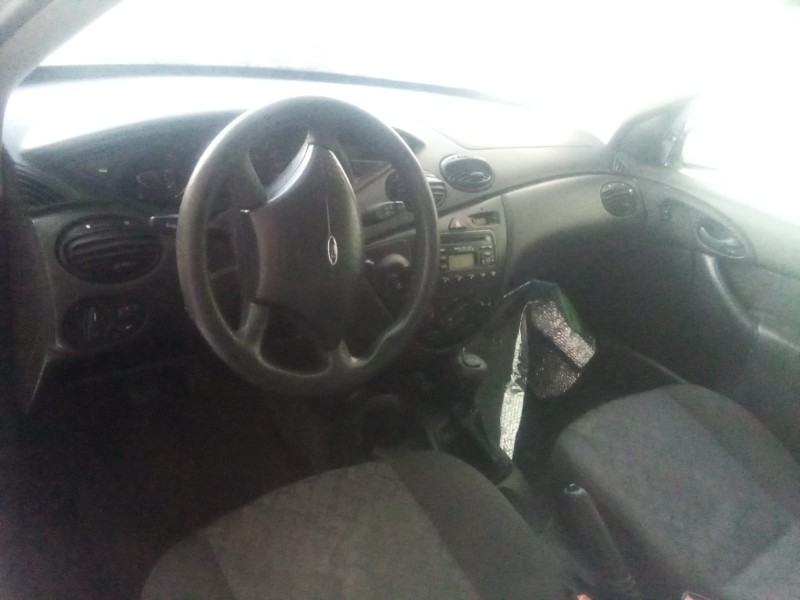 ford focus i sedán (dfw) del año 2000