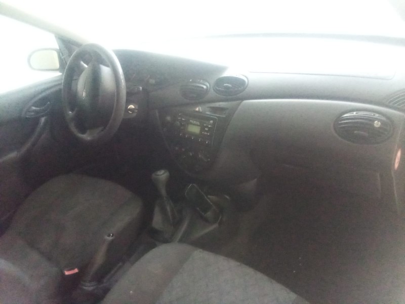 ford focus i sedán (dfw) del año 2000