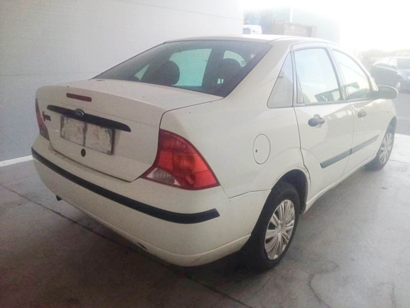 ford focus i sedán (dfw) del año 2000