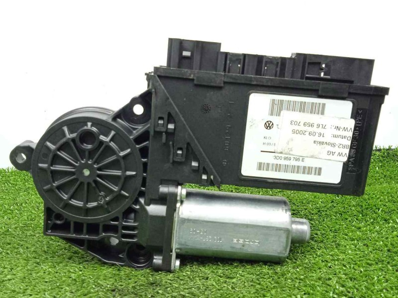 Recambio de motor elevalunas trasero izquierdo para volkswagen touareg (7la) 2.5 tdi referencia OEM IAM 7L6959703 - 3D0959795E  
