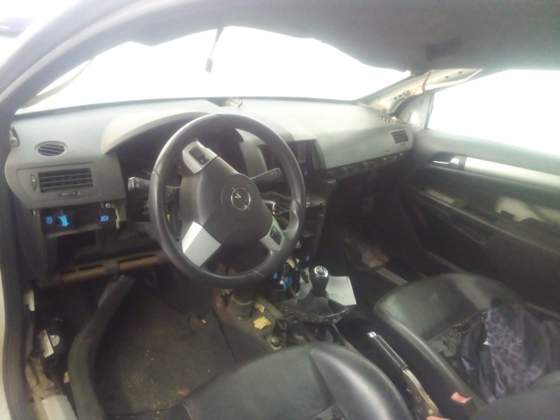 opel astra h gtc (a04) del año 2008