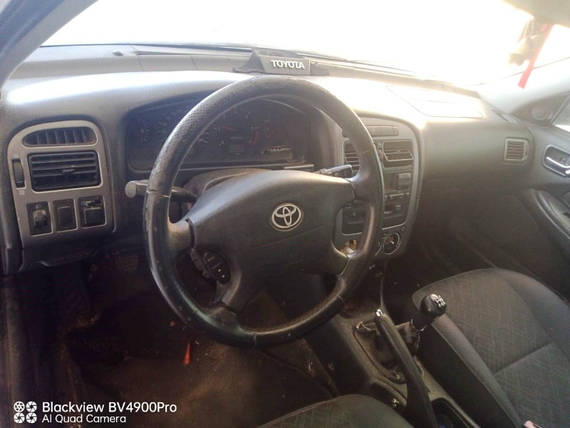 toyota avensis (_t22_) del año 2001
