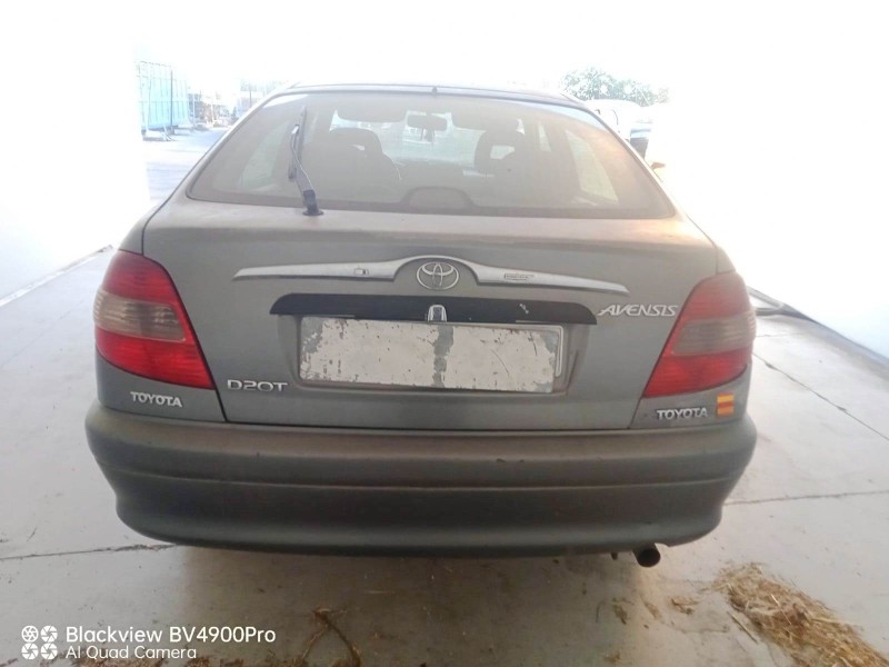 toyota avensis (_t22_) del año 2001