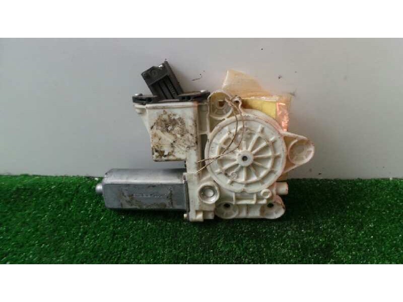 Recambio de motor elevalunas delantero izquierdo para opel vectra c berlina 1.8 16v cat (z 18 xe / 2h9) referencia OEM IAM 01308