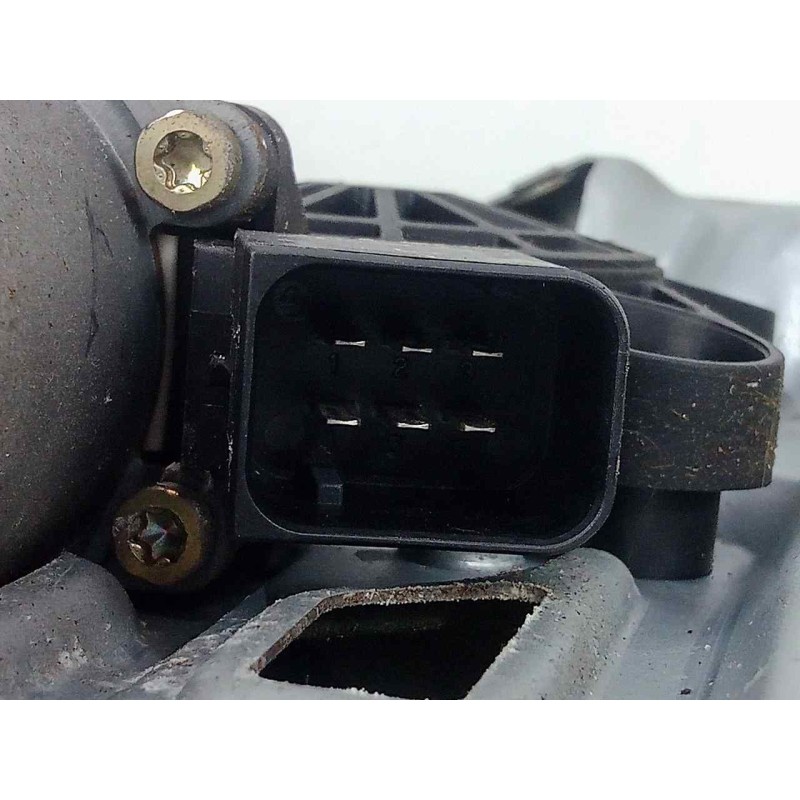 Recambio de elevalunas delantero izquierdo para mercedes-benz clase c (w203) berlina 2.0 compresor cat referencia OEM IAM A20372