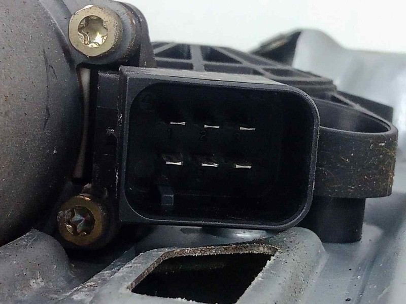 Recambio de elevalunas delantero izquierdo para mercedes-benz clase c (w203) berlina 2.0 compresor cat referencia OEM IAM A20372