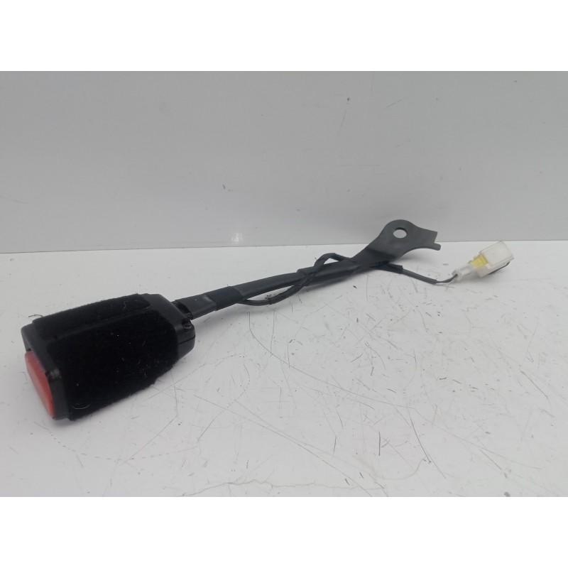 Recambio de enganche cinturon delantero derecho para peugeot 308 1.6 16v e-hdi fap referencia OEM IAM 54182-624287400A-02214R-06