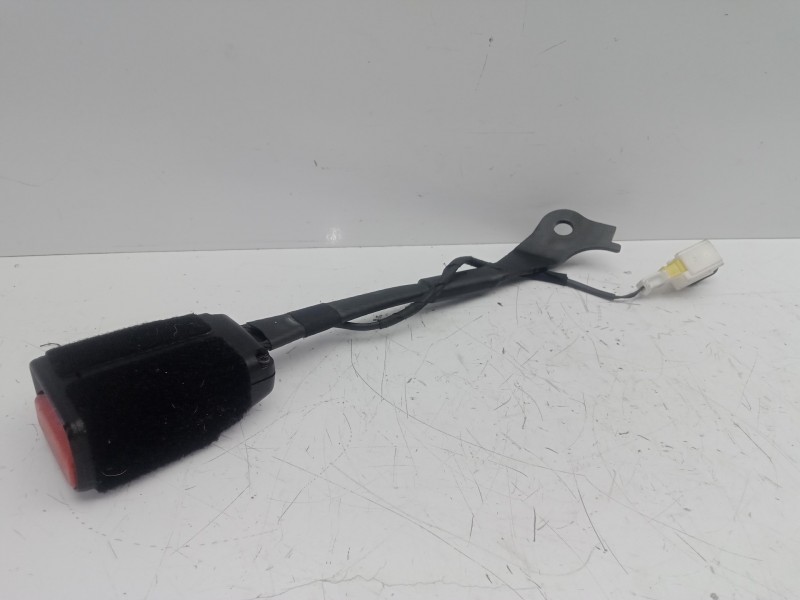 Recambio de enganche cinturon delantero derecho para peugeot 308 1.6 16v e-hdi fap referencia OEM IAM 54182-624287400A-02214R-06