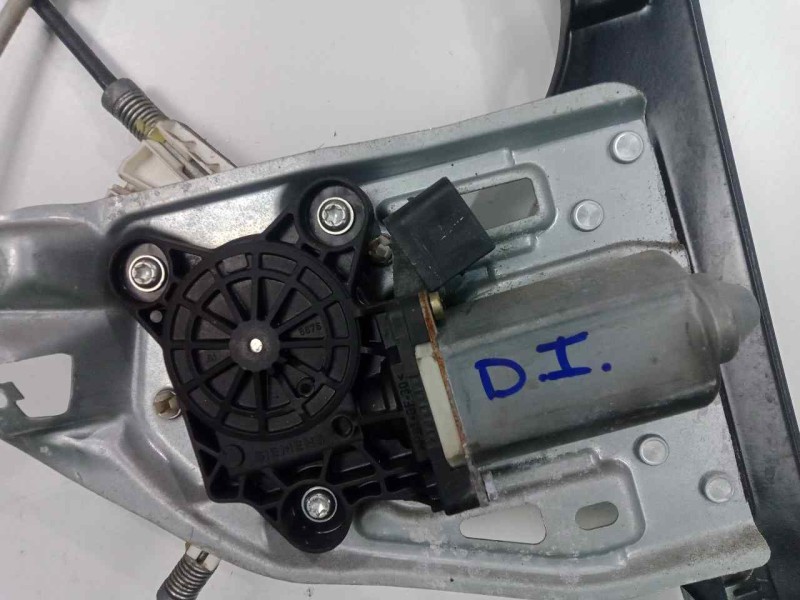 Recambio de elevalunas delantero izquierdo para mercedes-benz clase c (w203) berlina 2.0 compresor cat referencia OEM IAM A20372