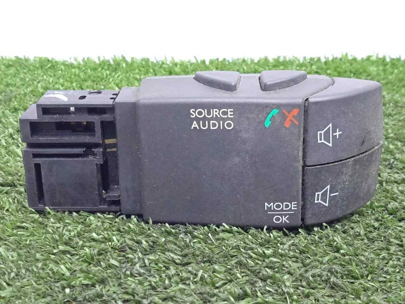 Recambio de mando volante para dacia dokker 1.5 blue dci diesel fap cat referencia OEM IAM 255522448R  