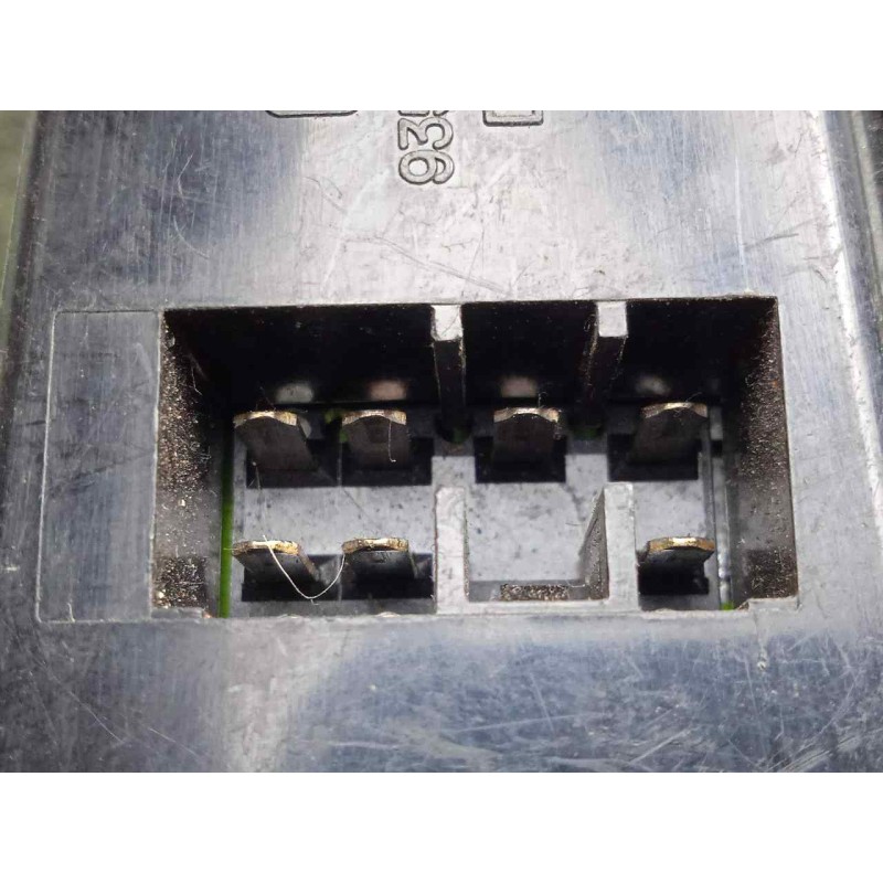 Recambio de mando elevalunas delantero derecho para hyundai coupe (j2) 1.6 16v cat referencia OEM IAM 9358027000  