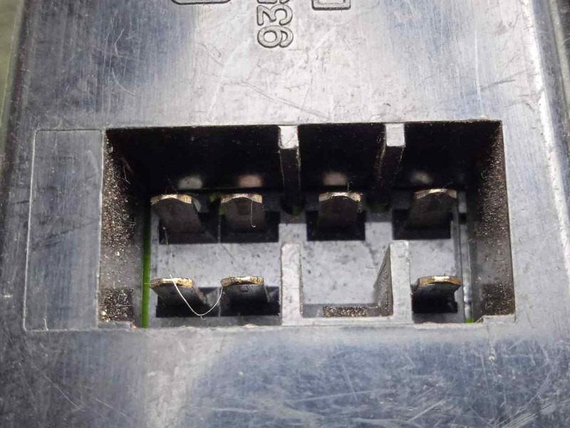 Recambio de mando elevalunas delantero derecho para hyundai coupe (j2) 1.6 16v cat referencia OEM IAM 9358027000  