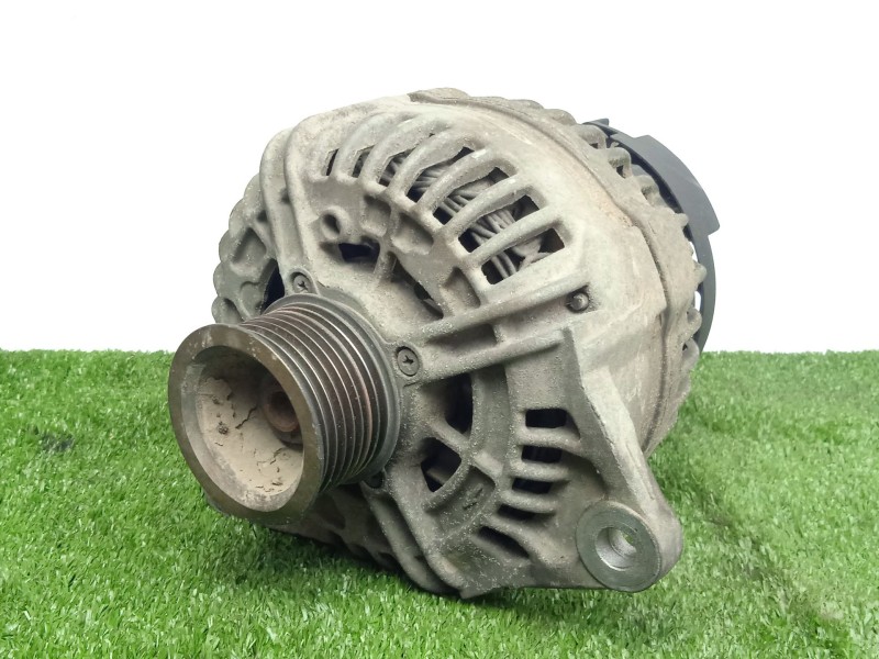 Recambio de alternador para nissan atleon tk3.95 (80.19) referencia OEM IAM 0124655005 90AH BOSCH