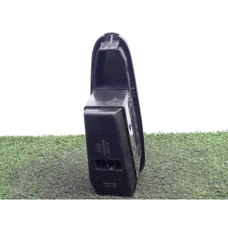 Recambio de mando elevalunas delantero derecho para hyundai coupe (j2) 1.6 16v cat referencia OEM IAM 9358027000  