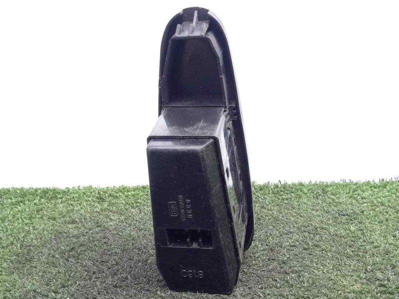 Recambio de mando elevalunas delantero derecho para hyundai coupe (j2) 1.6 16v cat referencia OEM IAM 9358027000  