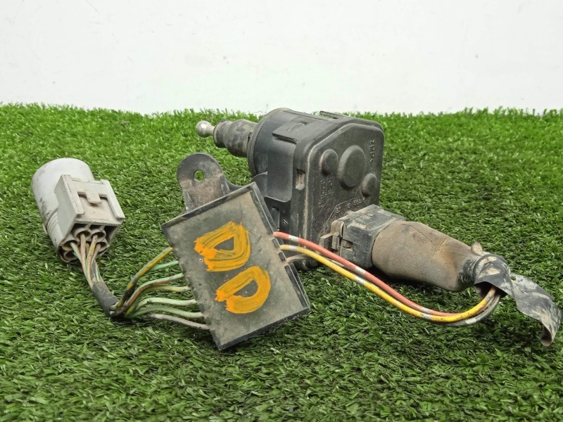 Recambio de regulador faros para santana santana 350 santana 350 jlx referencia OEM IAM 00728222  DERECHO