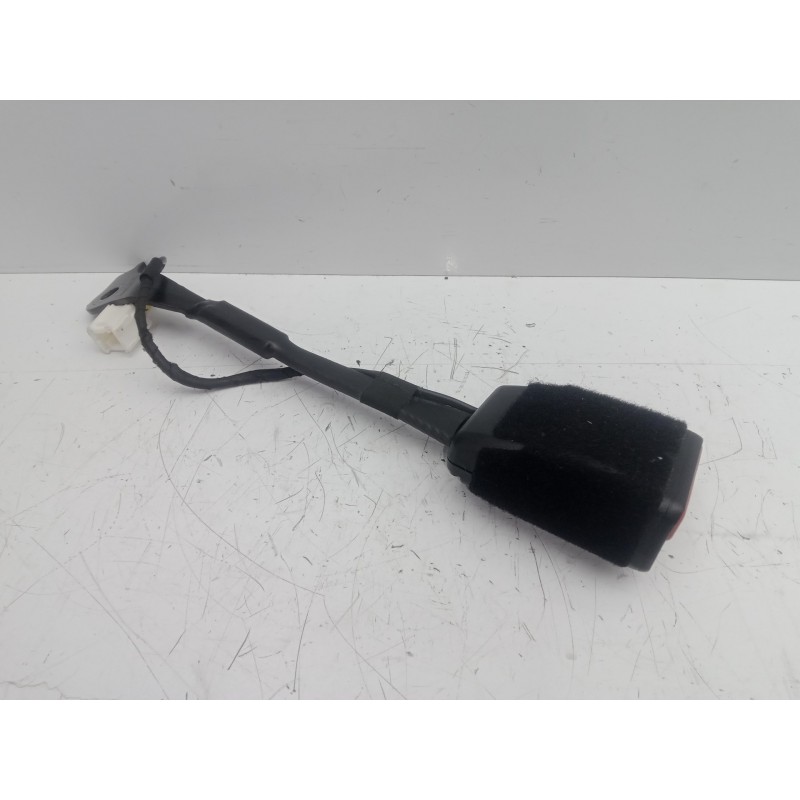 Recambio de enganche cinturon delantero izquierdo para peugeot 308 1.6 16v e-hdi fap referencia OEM IAM 54213-624287300A-00115L-