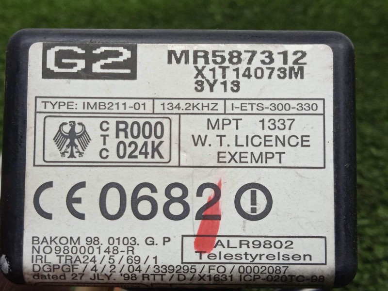 Recambio de antena para mitsubishi outlander (cu0w) 2.0 cat referencia OEM IAM MR587312 - X1T14073M  