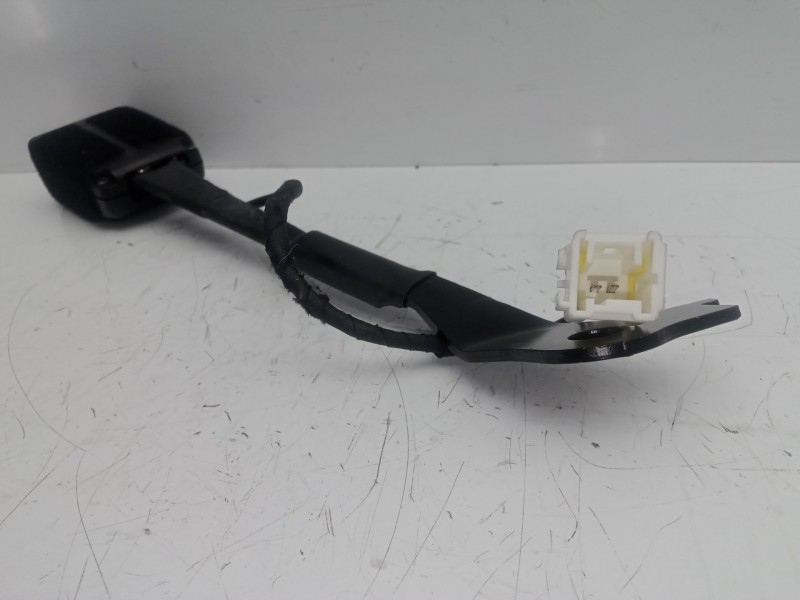 Recambio de enganche cinturon delantero izquierdo para peugeot 308 1.6 16v e-hdi fap referencia OEM IAM 54213-624287300A-00115L-